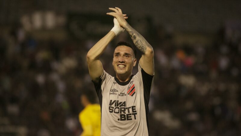 Athletico confirma compra do lateral-direito Benavídez; veja valor e tempo de contrato