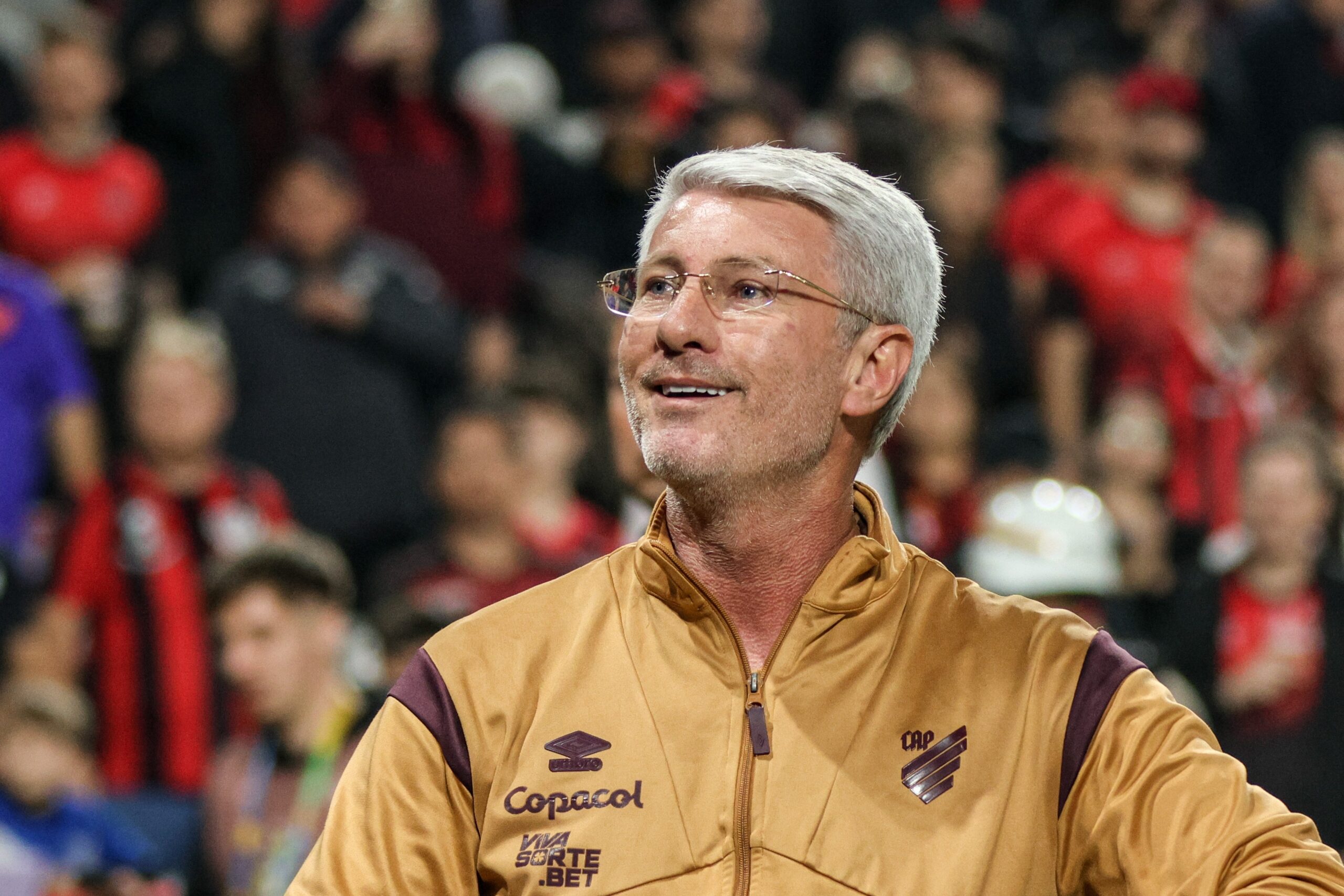 Entrevista: Odair Hellmann fala sobre busca por reforços no Athletico e retorno ao Beira-Rio