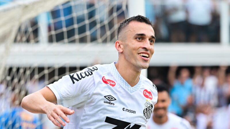 João Schmidt começa 2026 em alta no Santos e vira pilar do time de Vojvoda