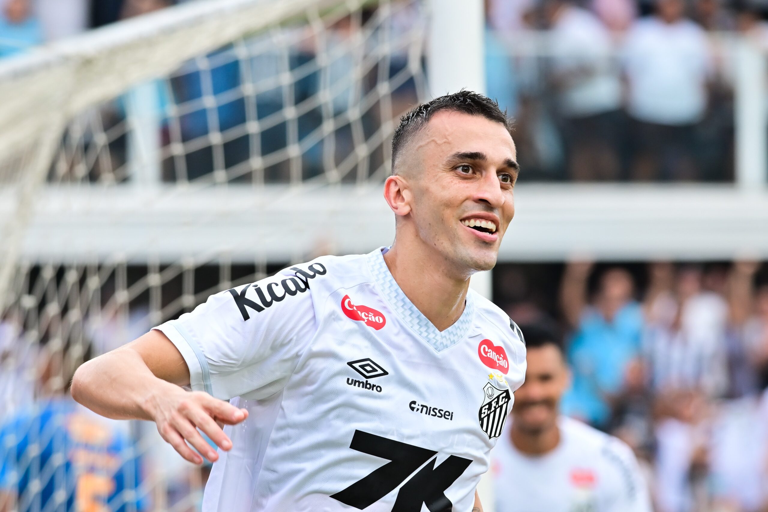 João Schmidt começa 2026 em alta no Santos e vira pilar do time de Vojvoda