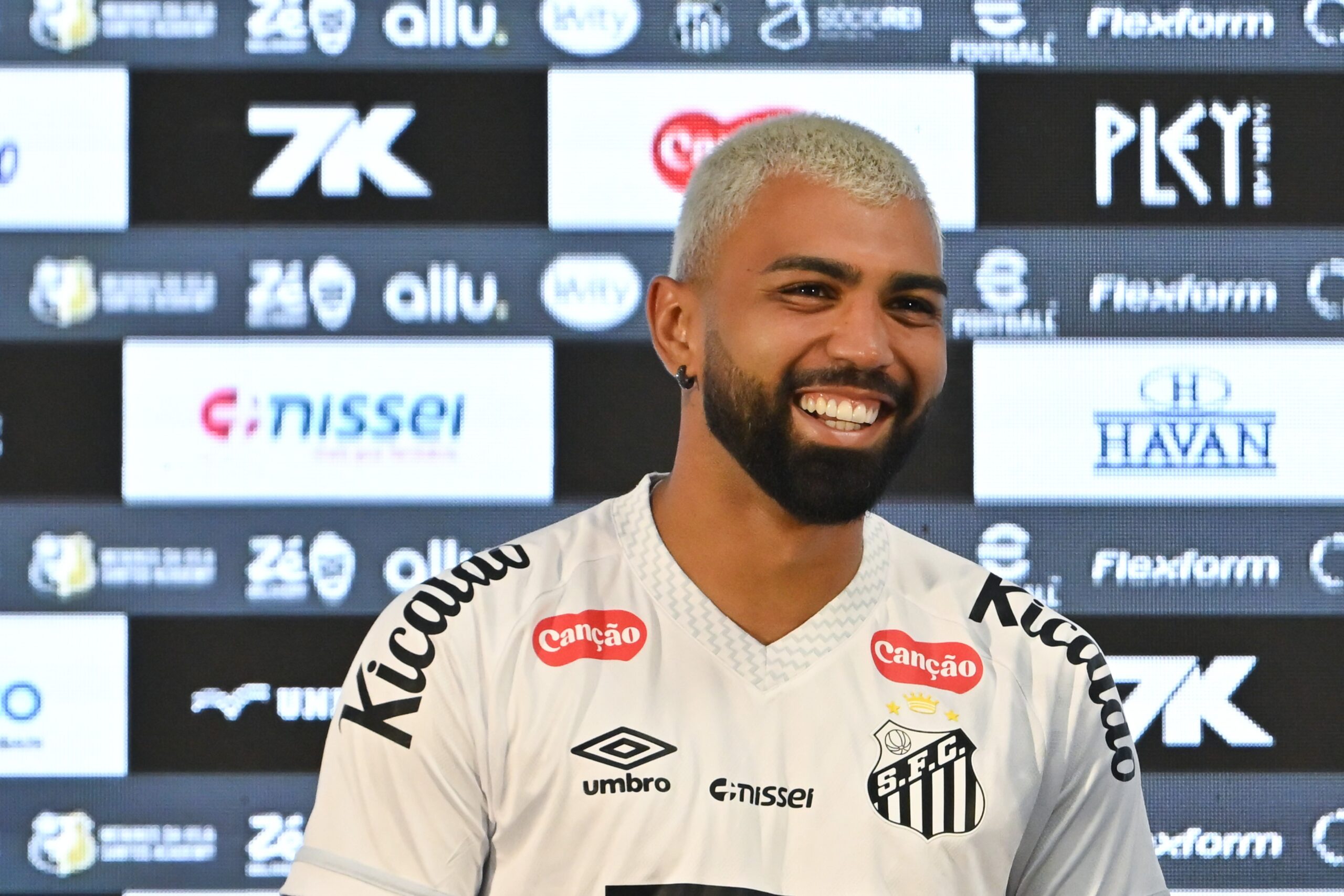 Gabigol chama Neymar de ídolo e quer ajudar o craque no Santos: “A gente precisa dele na Copa”