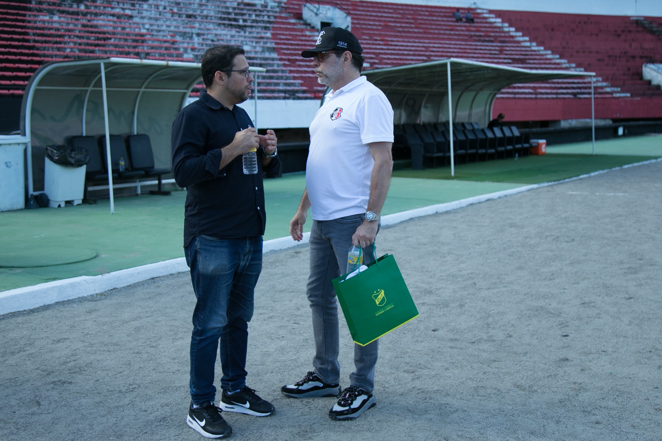 Santa Cruz vive indefinição por novo técnico e pode encarar Sport com auxiliar