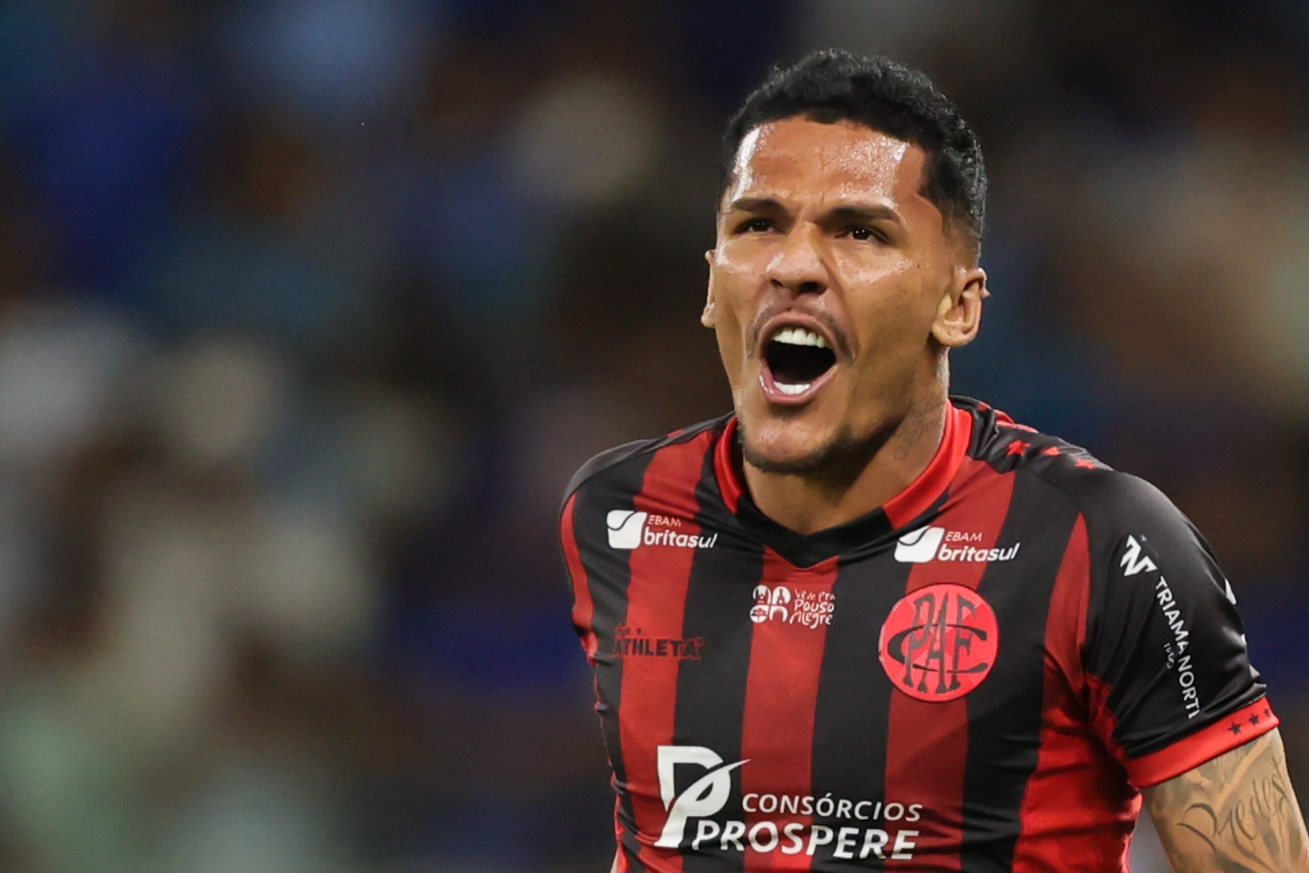 Algoz do Cruzeiro, meia estava banido do futebol e jogou Kings League antes de retomar carreira