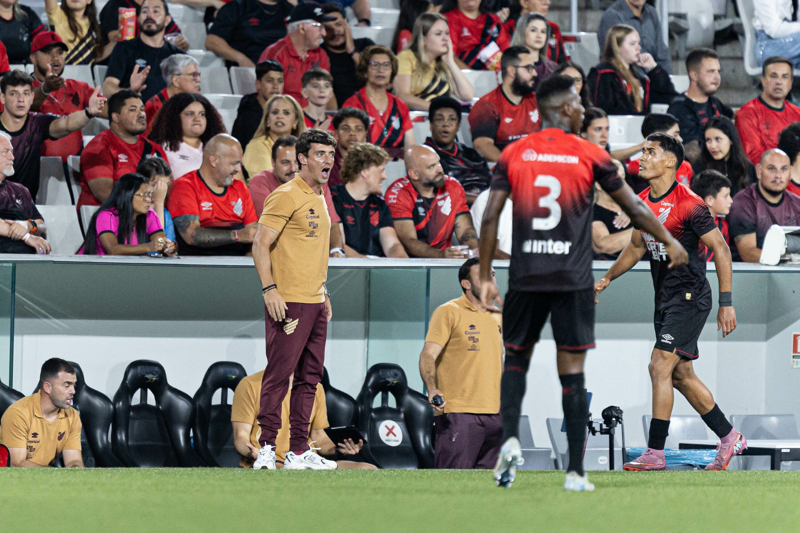 João Correia avalia campanha do Athletico antes de “entregar” para Odair: “Excepcional”