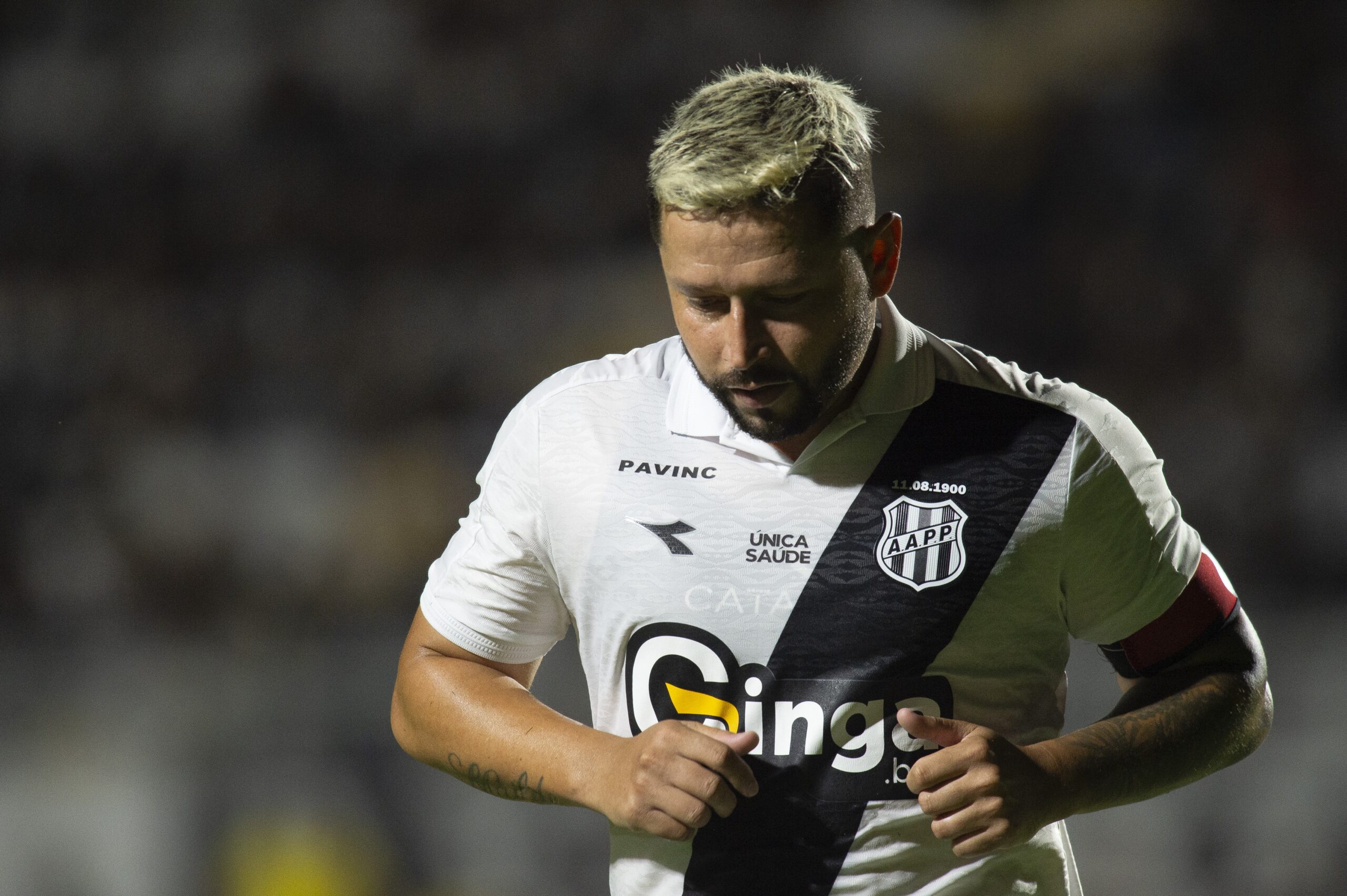 O limite do ídolo: Elvis adota tom de despedida no vestiário da Ponte