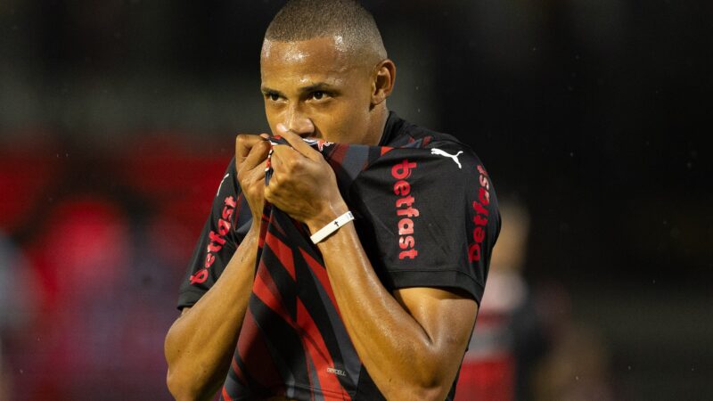 Em negociação avançada com o Zenit-RUS, Jhon Jhon fica de fora de jogo do Bragantino