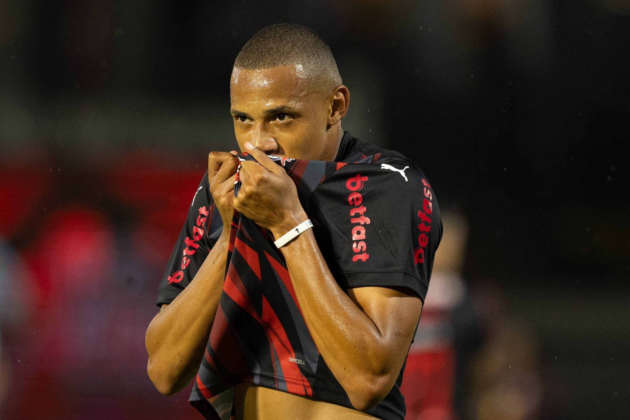 Em negociação avançada com o Zenit-RUS, Jhon Jhon fica de fora de jogo do Bragantino