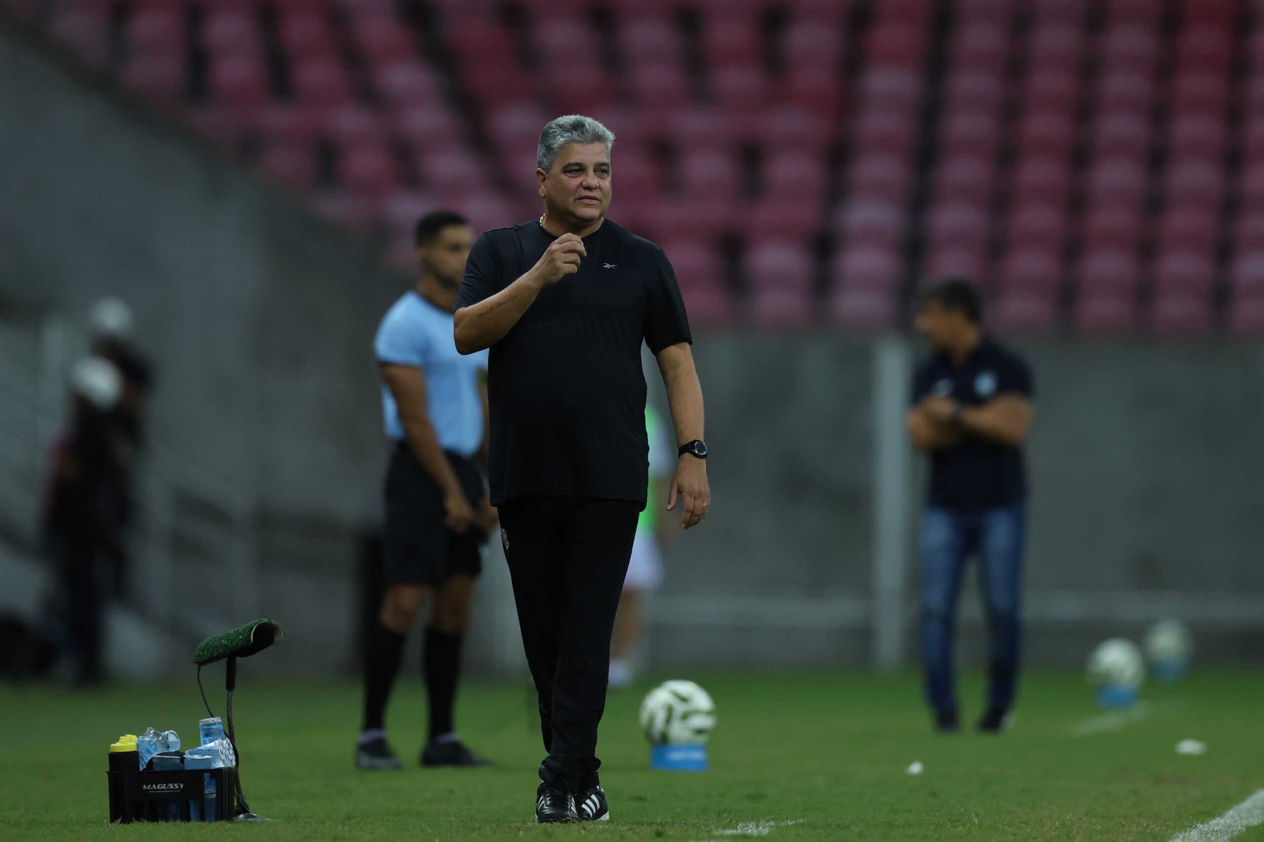 “Chega um nome, a gente vai atrás e recebe o não”, diz técnico do Santa Cruz sobre contratações