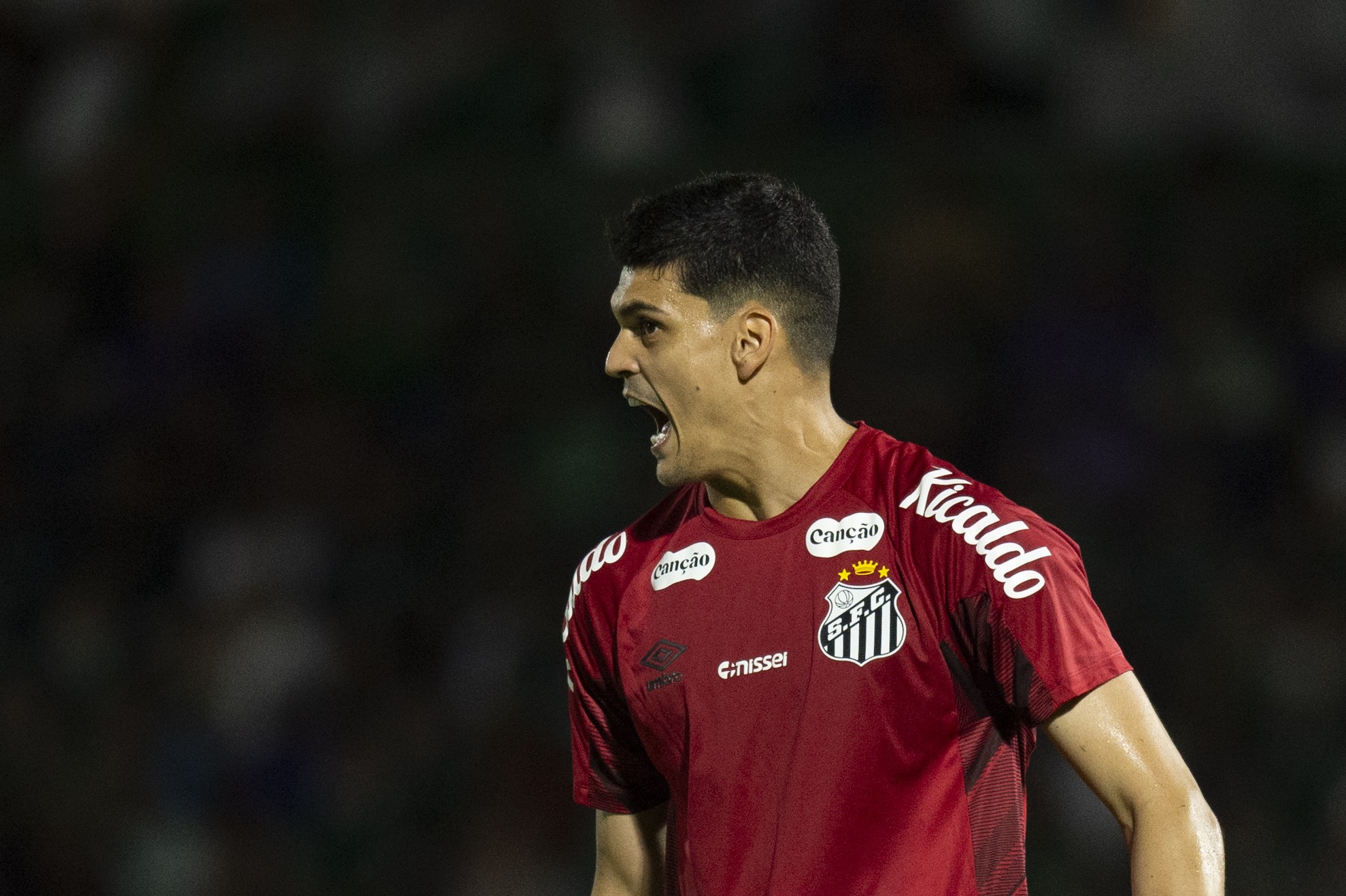 Gabriel Brazão desabafa após Santos sofrer empate no último lance: “Erros custam pontos”