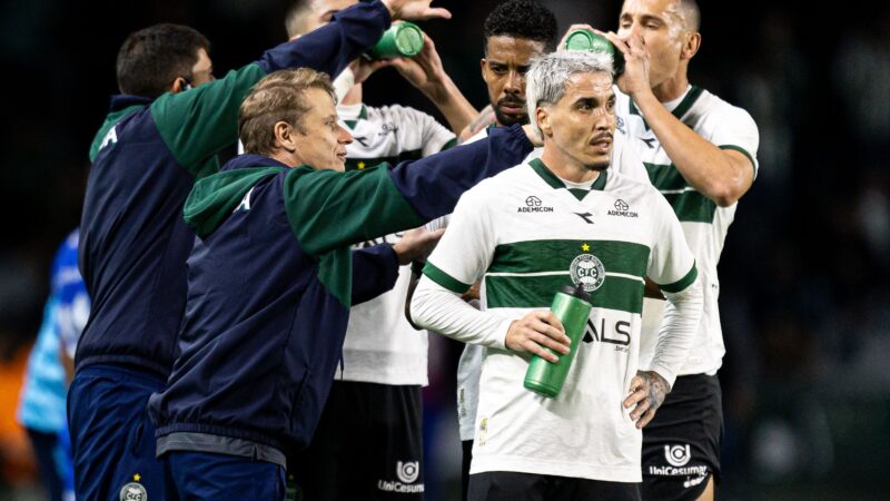 Seabra estreia no Couto Pereira com derrota e prega paciência na reconstrução do Coritiba