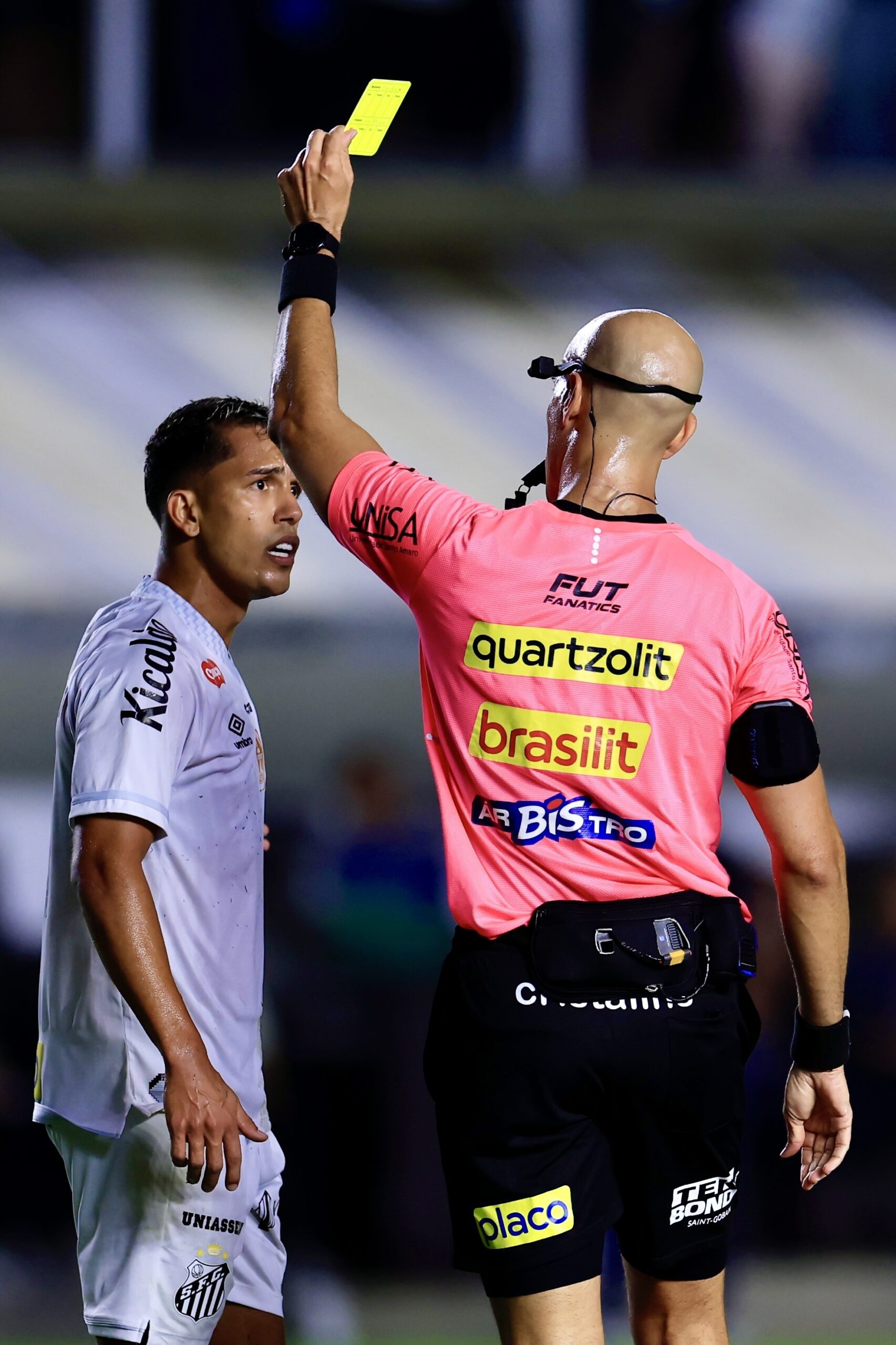 Santos x Corinthians: FPF tira árbitro da escala depois de atuação na Vila Belmiro