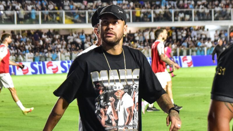 Neymar completa um mês de cirurgia, acelera recuperação e se aproxima do retorno