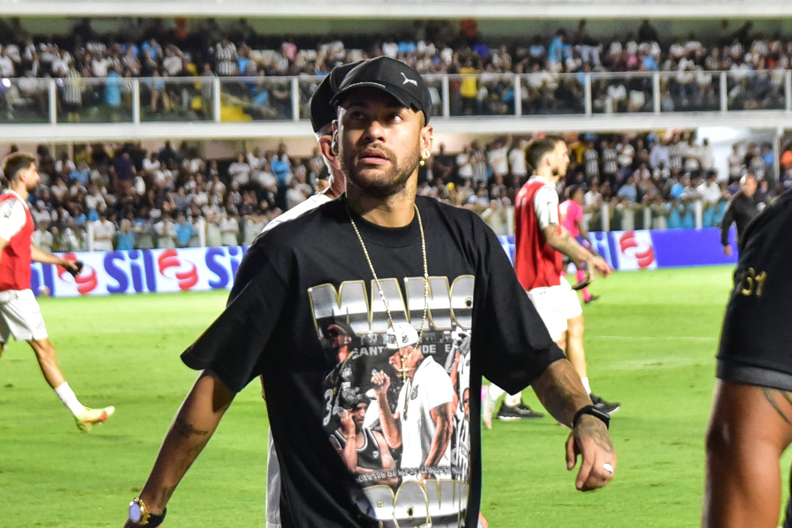 Neymar completa um mês de cirurgia, acelera recuperação e se aproxima do retorno