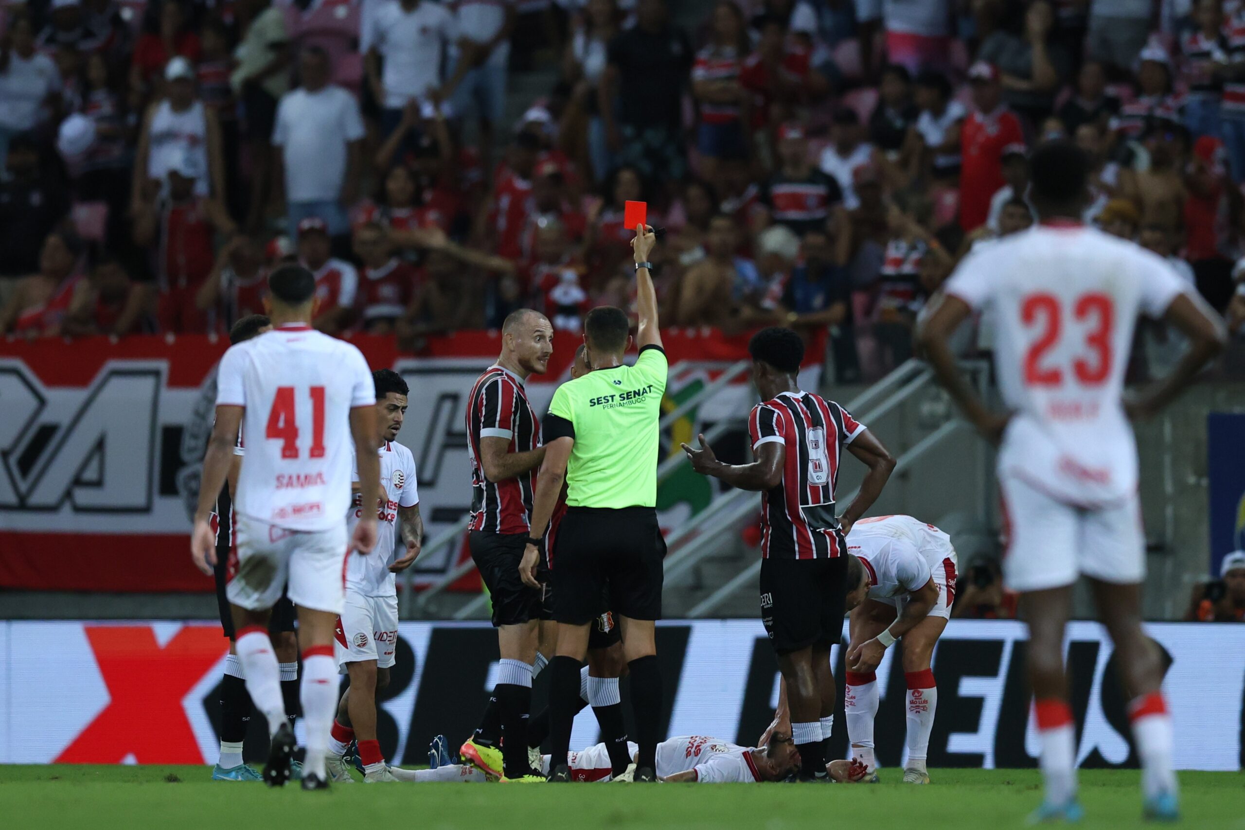 Santa Cruz critica escolha do árbitro de VAR contra o Sport e relembra clássico com o Náutico