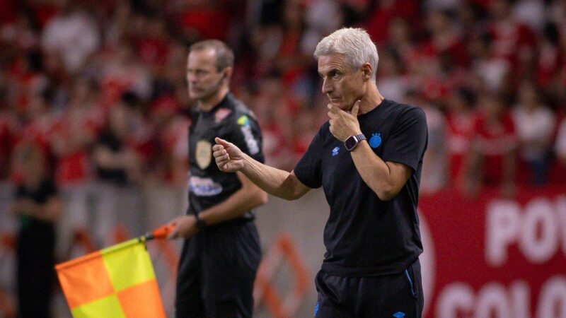 Luís Castro tem fala com conotação racista após derrota do Grêmio no Gre-Nal