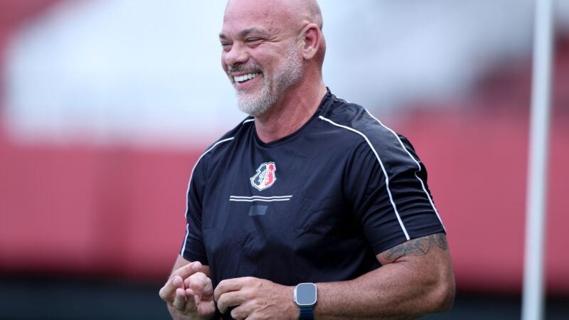 Do futsal do Vasco ao campo: conheça Fábio Cortez, técnico que comanda o Santa contra o Sport