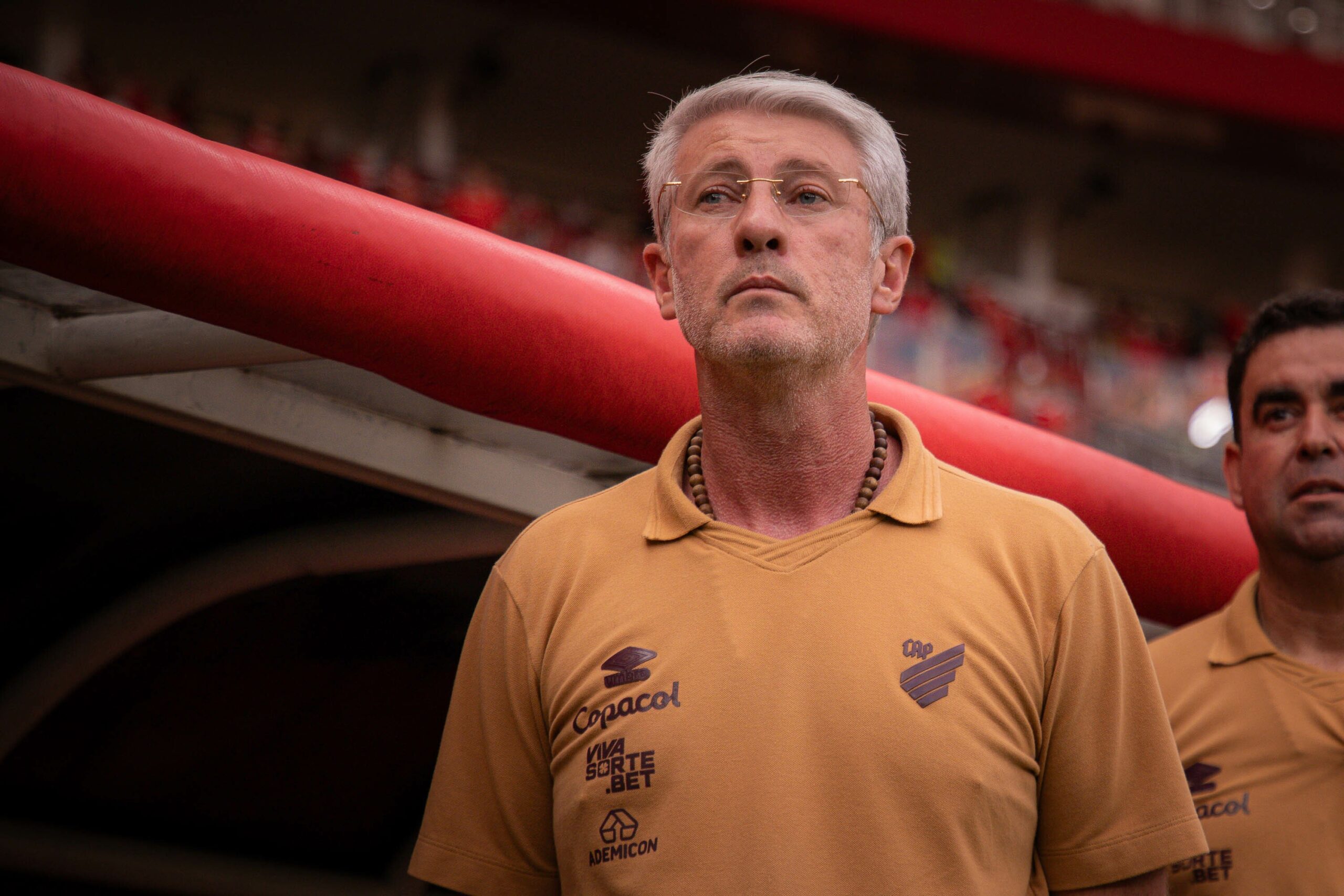 Odair Hellmann elogia postura do Athletico em vitória na estreia pela Série A: “Competente”