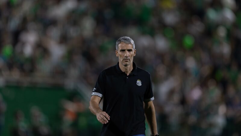 Vojvoda minimiza erros em derrota do Santos: “Não posso sair falando que preciso de dez reforços”