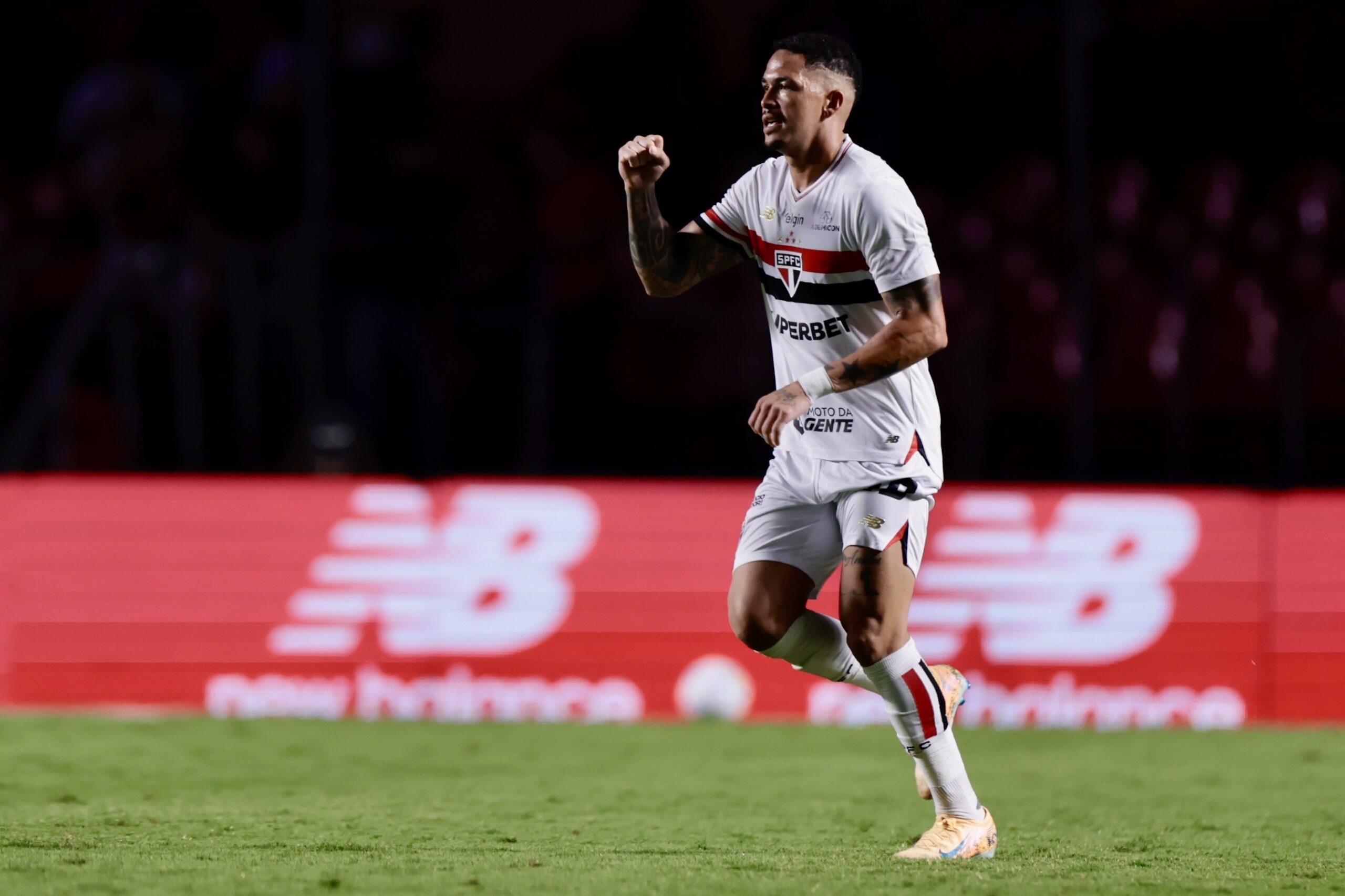 Luciano destaca postura do São Paulo em vitória contra o Flamengo: “Espírito de guerreiro”