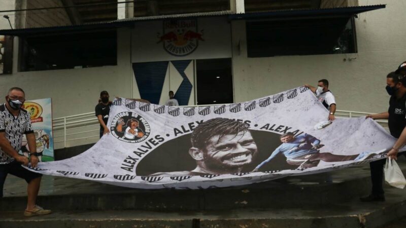 Goleiro que virou até bandeirão do Bragantino revê o ex-clube: “Vivo esse carinho quase todo dia”