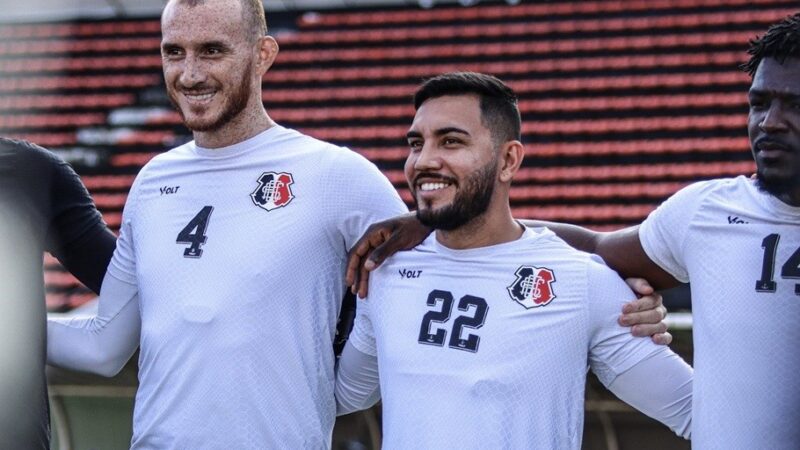 Alex Ruan chega em fim de tratamento e deve ser liberado para treino no Santa Cruz