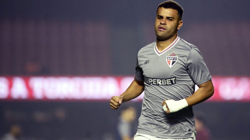 Corinthians avança por empréstimo de Alisson e avalia contraproposta do São Paulo