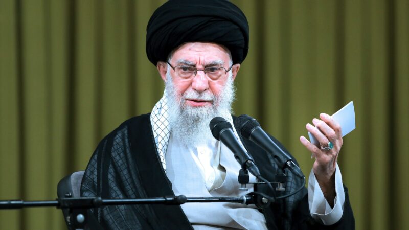 Líder supremo do Irã, Ali Khamenei, assume pela 1ª vez que houve mortes nas manifestações pelo país