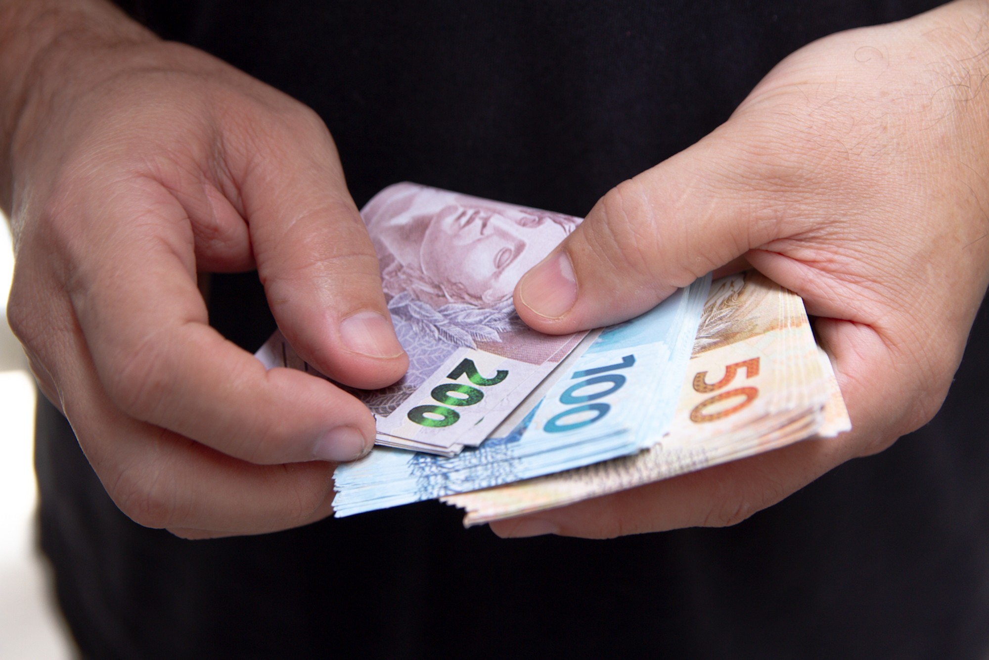 Salário mínimo de R$ 1.621 começa a valer nesta quinta (1º); veja o que muda e como o valor foi calculado