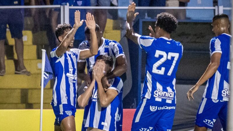 Cria da base do Avaí comemora primeiro gol na carreira: “Não tinha estreia melhor”