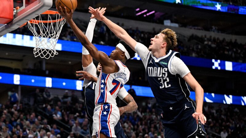 Bloqueio duplo impressionante viraliza na vitória dos 76ers contra os Mavericks na NBA; veja