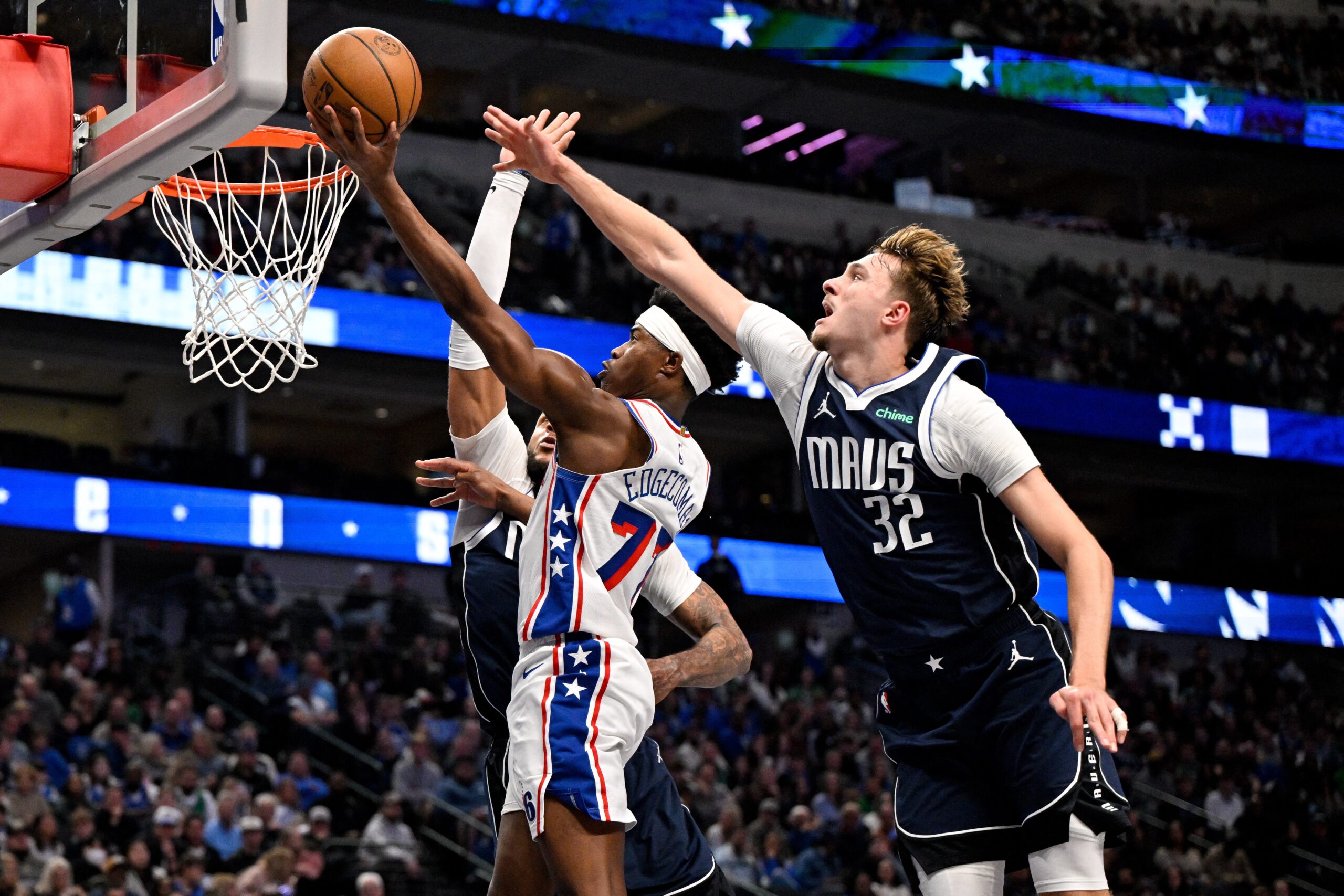 Bloqueio duplo impressionante viraliza na vitória dos 76ers contra os Mavericks na NBA; veja