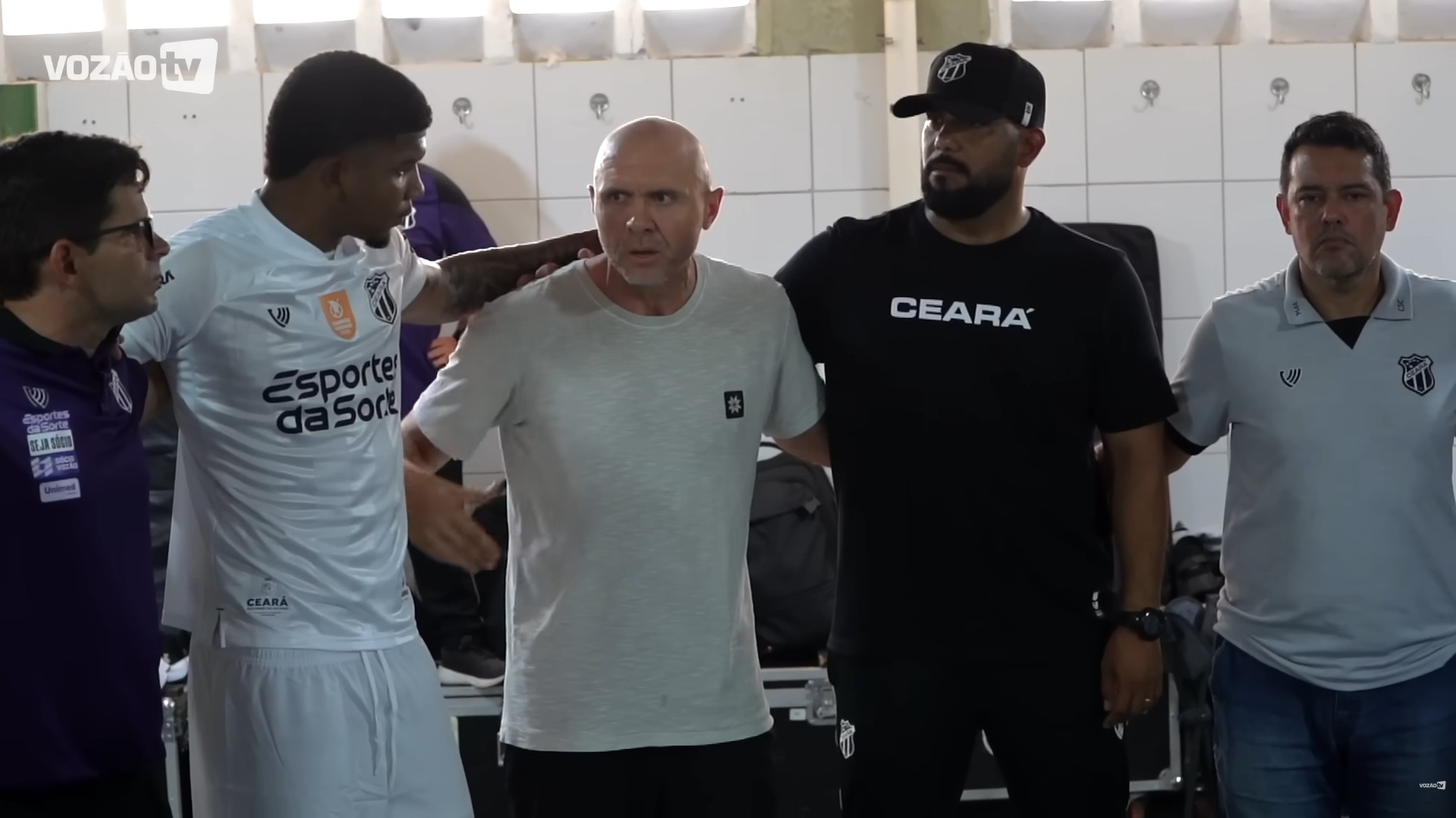 Bastidores: Mozart tranquiliza sub-20 do Ceará antes de jogo com Floresta: “Vim porque acredito”