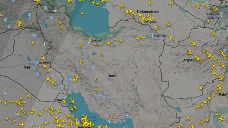 Irã reabre o espaço aéreo após fechamento temporário forçar o desvio de voos