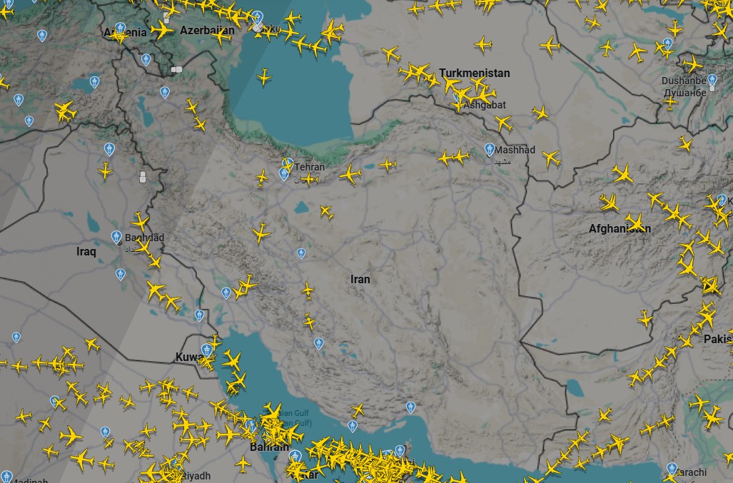 Irã reabre o espaço aéreo após fechamento temporário forçar o desvio de voos