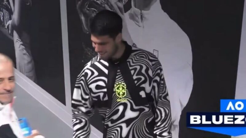 Australian Open: Alcaraz usa roupa do Brasil, é pedido em casamento e vai às quartas; Stefani brilha