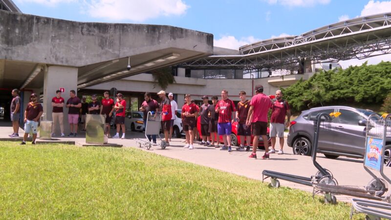 Athletico dribla torcida, e reforço mais caro da história desembarca pelos fundos de aeroporto