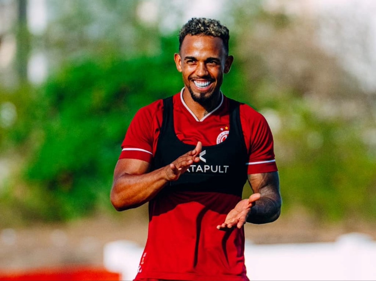 Cassiano se credencia, mas América-RN segue no mercado por extremos