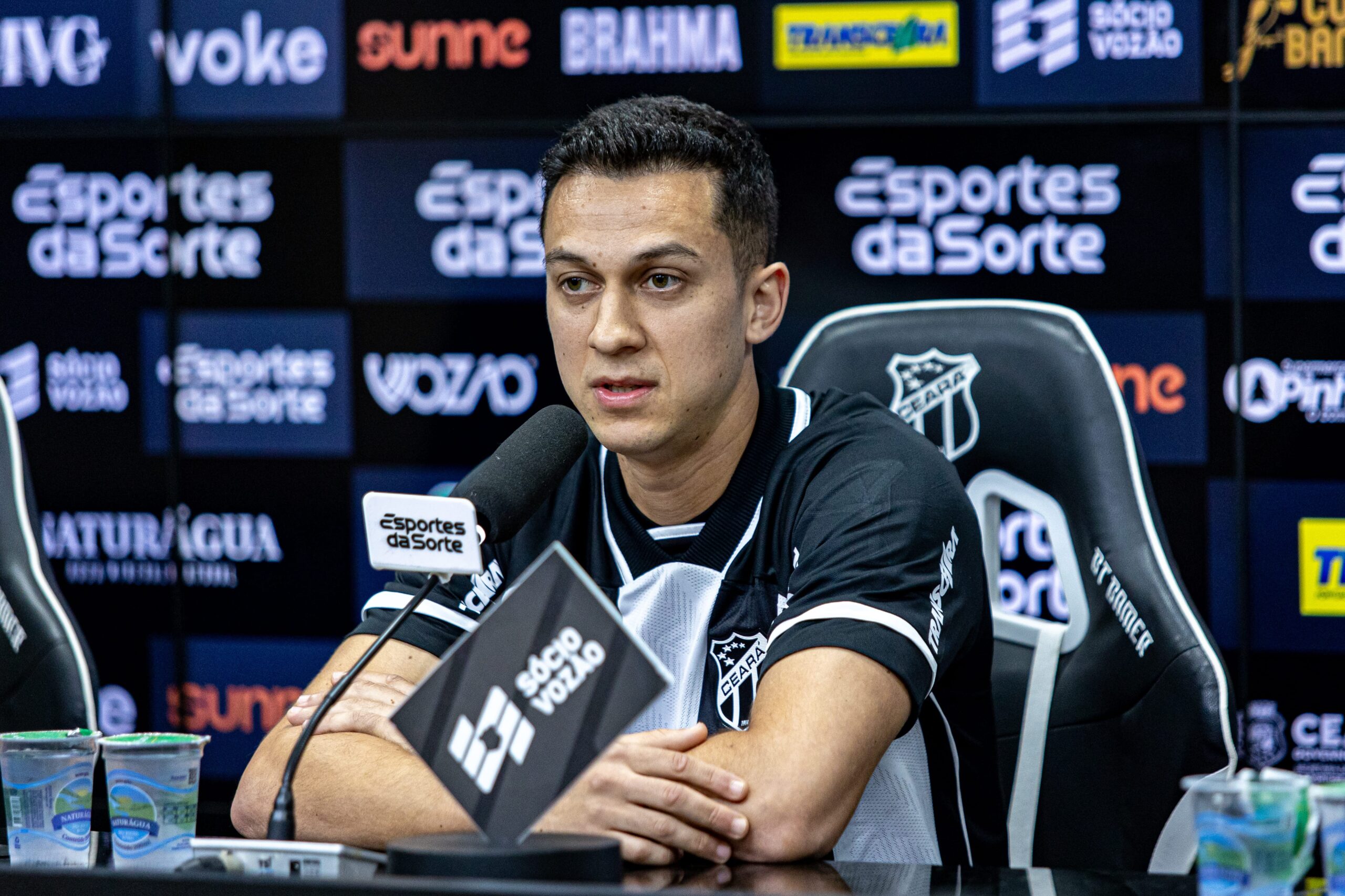 Juan Alano herda camisa 10 do Ceará, destaca trabalho com Zico e readaptação ao futebol brasileiro