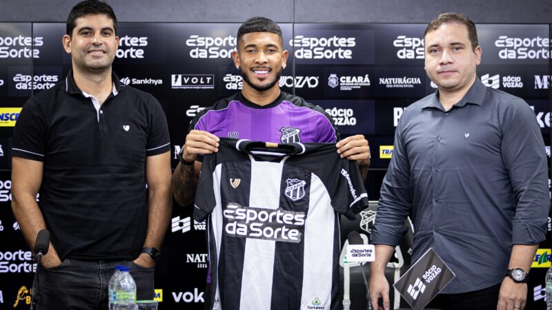 Fernando é apresentado no Ceará e revela que já acompanhava o clube