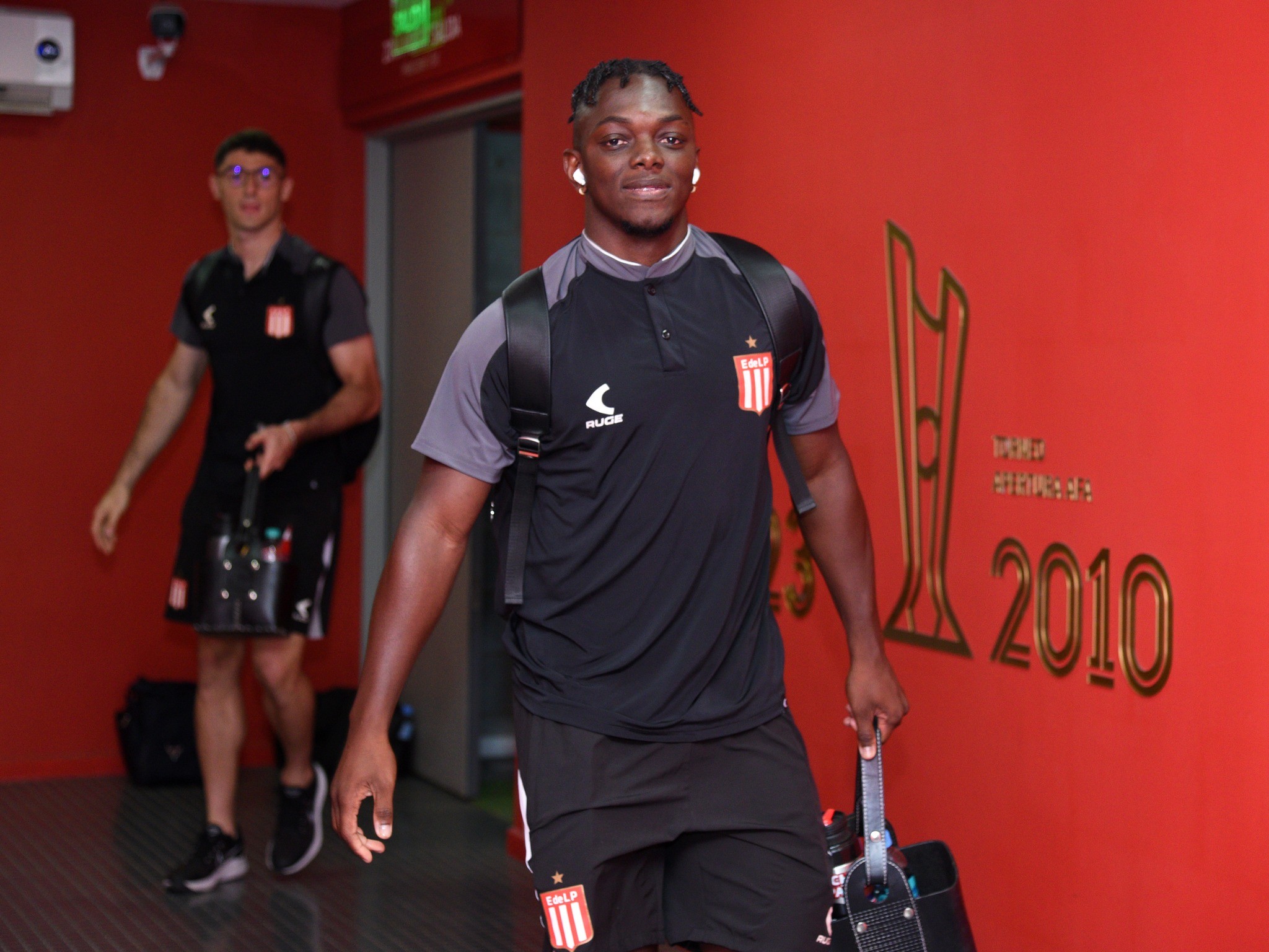 Athletico acerta a contratação do atacante Edwuin Cetré; veja detalhes