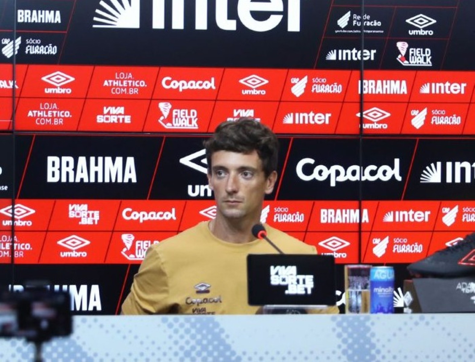 João Correia minimiza derrota do Athletico e exalta Aspirantes: “Melhor do Brasil”