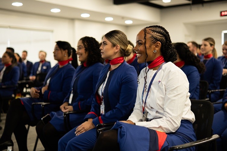Comissário de bordo: veja salário inicial e como funciona carreira no Brasil
