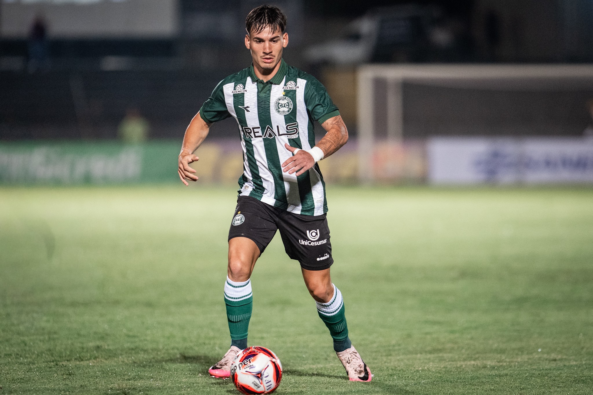 Lavega valoriza início no Coritiba, vê “match” com Ronier e mira sequência maior que no Flu