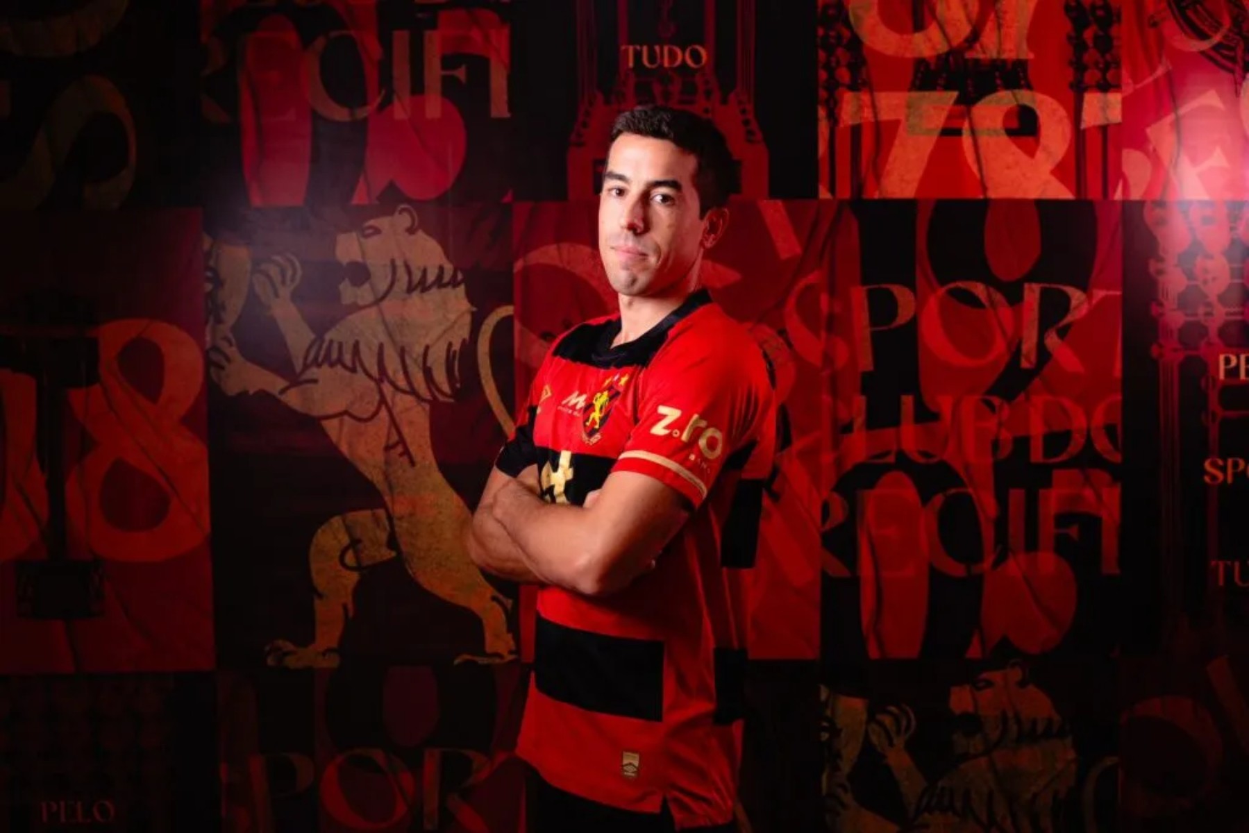 Sport anuncia meia-atacante Carlos de Pena, ex-Inter e Coritiba