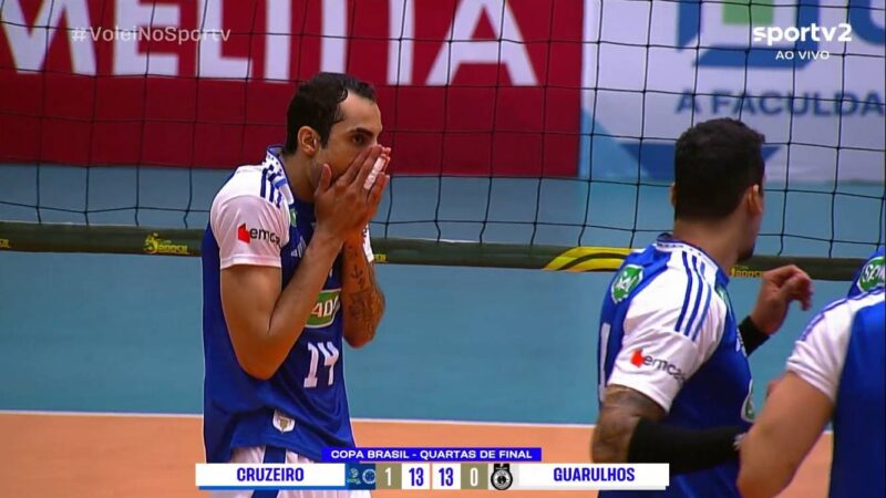 Douglas Souza acerta pancada no rosto do adversário duas vezes em jogo da Copa Brasil; veja lances