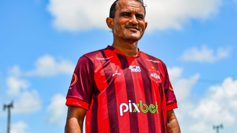 Filho de ex-jogador assina profissionalmente com o Coritiba até 2028; conheça