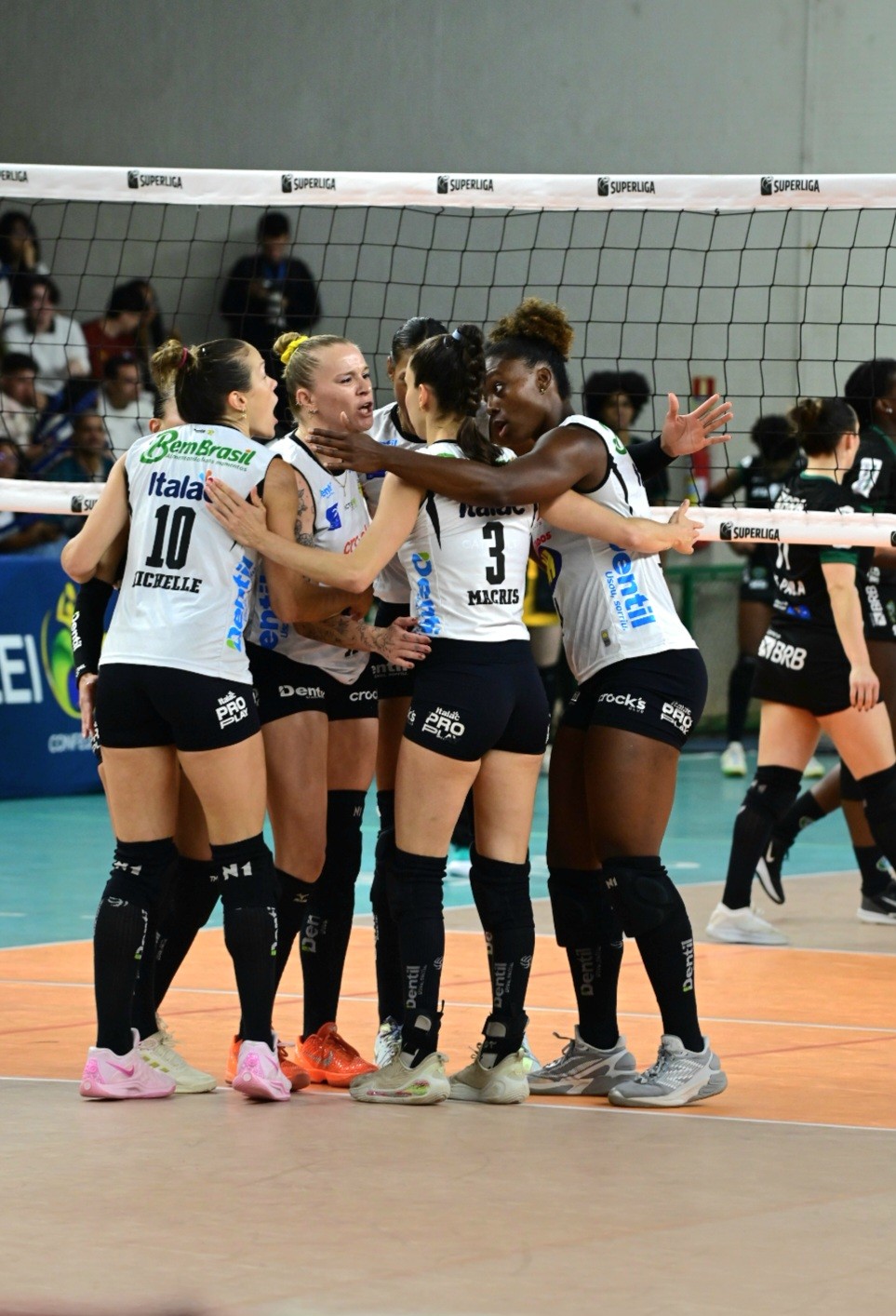 Assista ao vivo na getv: Brasília x Tijuca, pela Superliga Feminina de vôlei