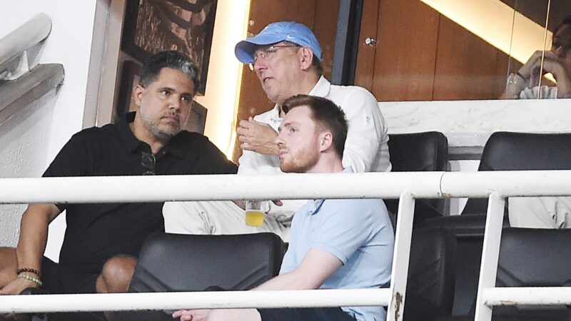 Textor promete pagar dívida do transfer ban e diz ter investidores para injetar US$ 50 milhões no Botafogo