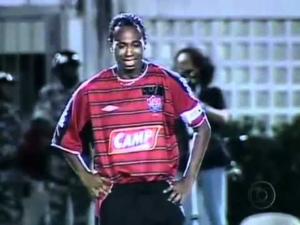 No BBB, Edílson Capetinha já relatou arma em concentração e soco em Evaristo de Macedo