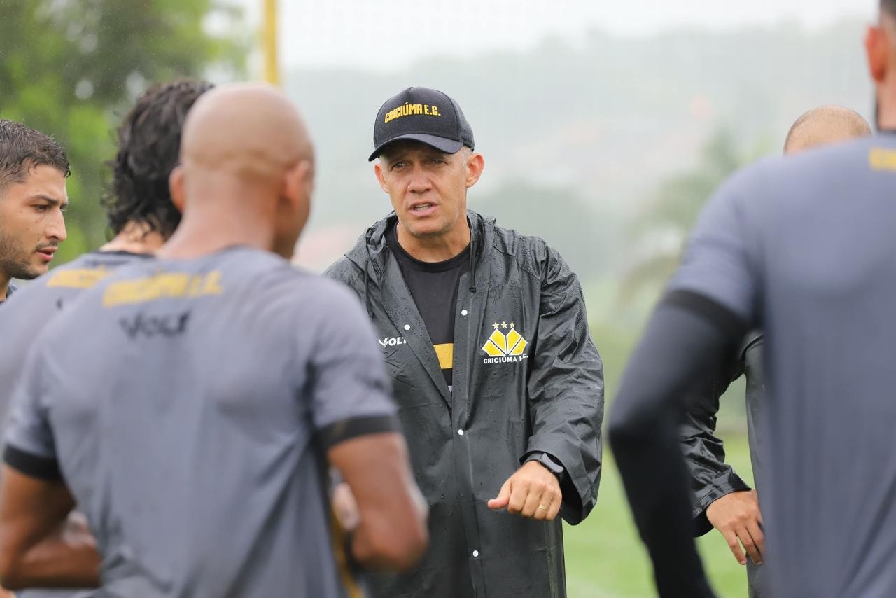 Eduardo Baptista avalia elenco do Criciúma para 2026: “Voltaram em um nível surpreendente”